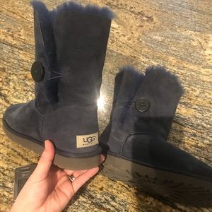 Women’s UGG Bailey Button Boot size 10
